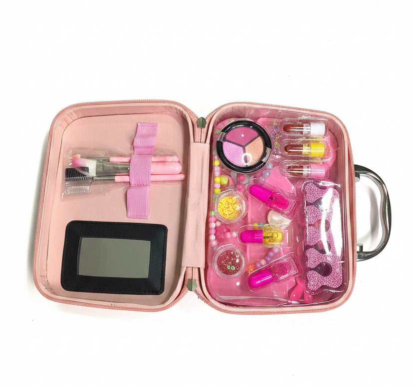 Labubu Girls Make Up Bag.