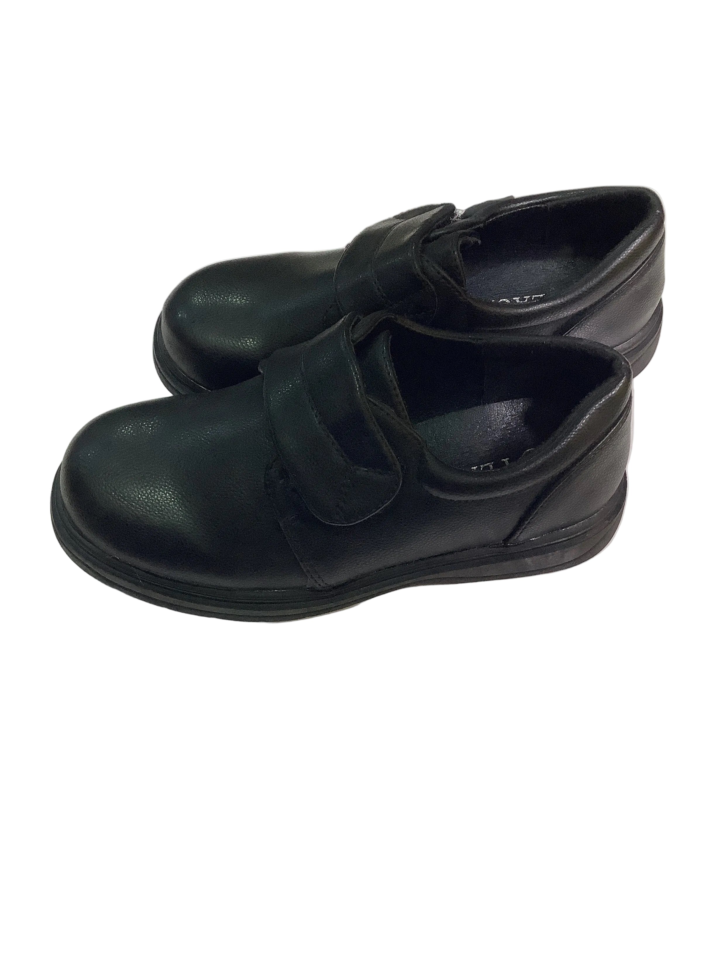 Place Boys Shoes.